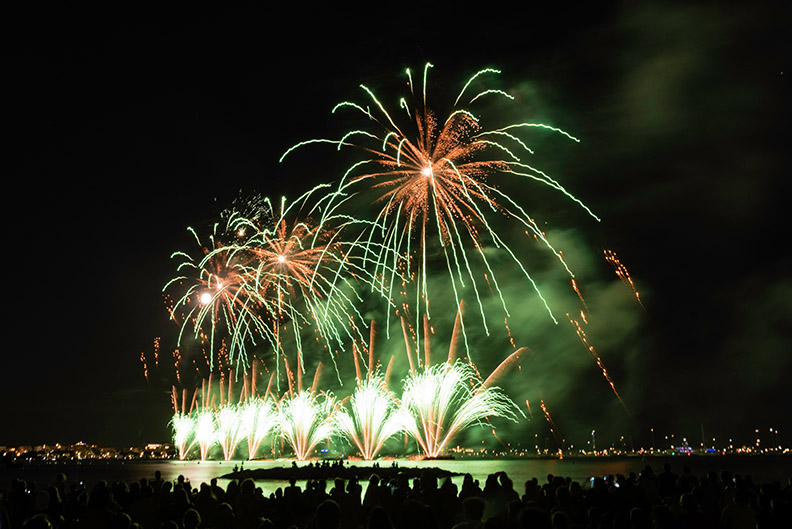 Cannes, Côte d'Azur, festival d'art pyrotechnique